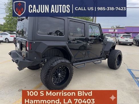 Used 2018 Jeep Wrangler Unlimited Sahara AWD/4WD image 7