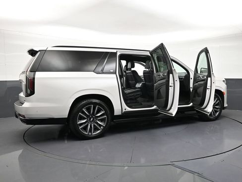Certified 2022 Cadillac Escalade ESV Sport w/ Touring Package AWD/4WD image 32