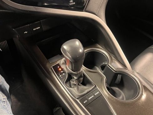 Used 2022 Toyota Camry SE image 28