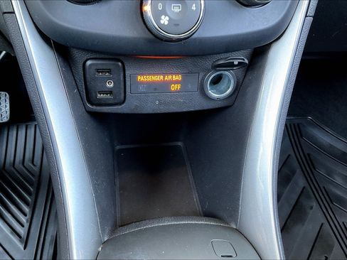 Used 2019 Chevrolet Trax LT w/ Sun & Sound Package AWD/4WD image 15