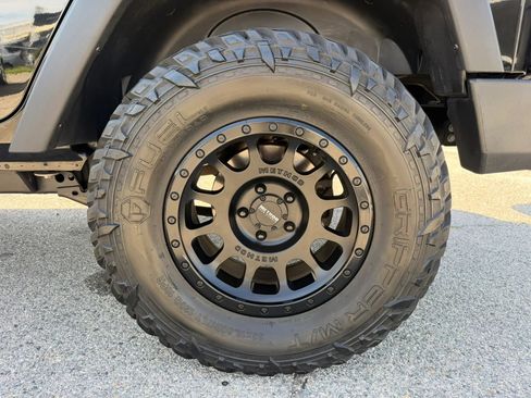 Used 2017 Jeep Wrangler Unlimited Sport image 19