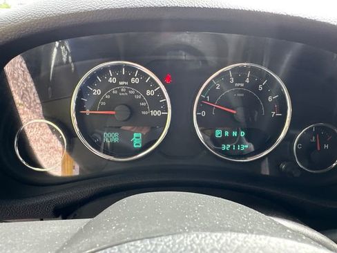 Used 2015 Jeep Wrangler Unlimited Sahara w/ Connectivity Group AWD/4WD image 24