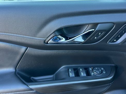 Used 2022 GMC Acadia SLT w/ Elevation Edition image 11