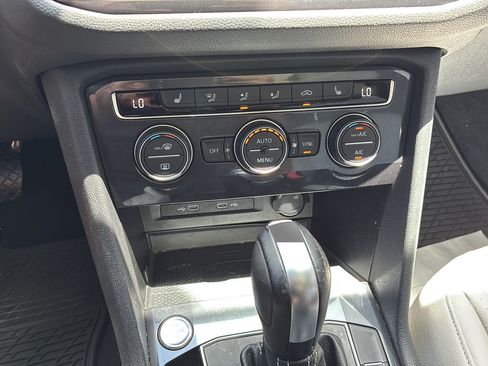 Used 2021 Volkswagen Tiguan SE w/ Panoramic Sunroof Package FWD image 22