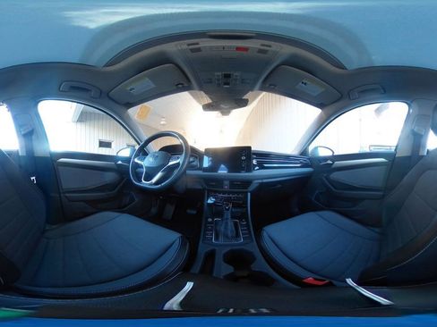 Used 2025 Volkswagen Jetta SE image 42