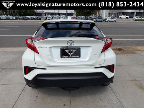 Used 2019 Toyota C-HR XLE FWD image 6