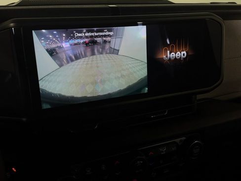 Used 2024 Jeep Wrangler Unlimited AWD/4WD image 19
