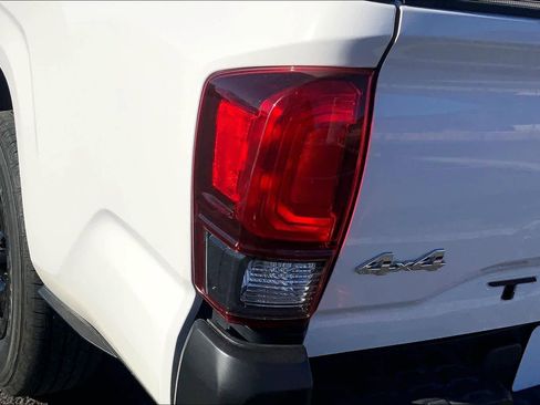 Certified 2022 Toyota Tacoma SR image 26