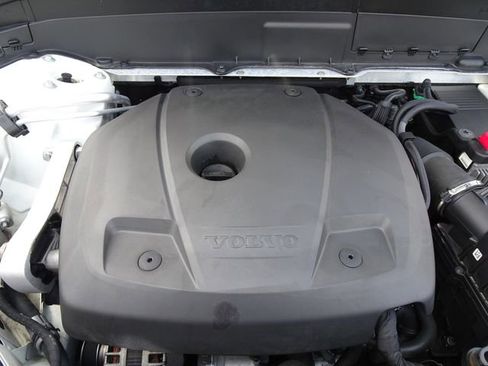 Used 2018 Volvo XC90 T5 Momentum w/ Convenience Package FWD image 32