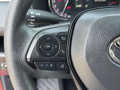 Used 2025 Toyota RAV4 XLE AWD/4WD image 11