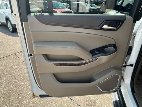 Used 2017 GMC Yukon XL SLT w/ Premium Edition AWD/4WD image 14