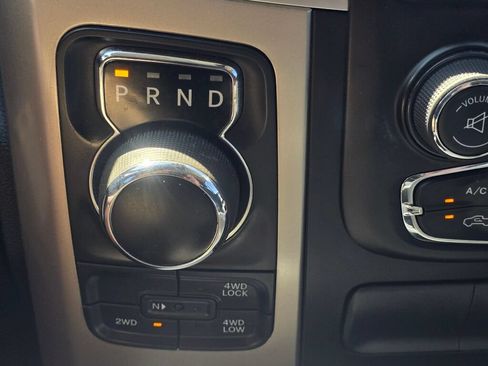 Used 2015 RAM 1500 Classic SLT w/ SLT Plus D←cor Group AWD/4WD image 28