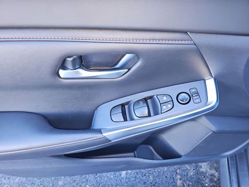 Used 2025 Nissan Sentra SR image 32