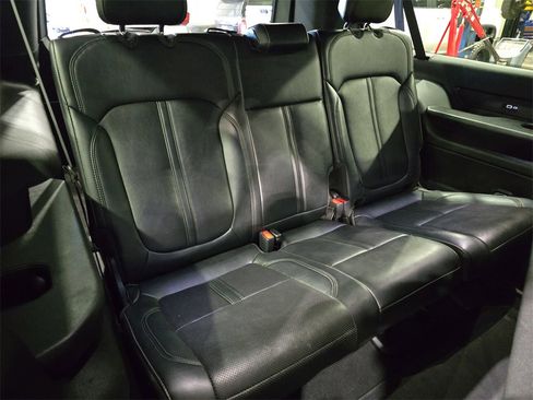 Used 2024 Jeep Wagoneer L Series II w/ Flexible Seating Group image 12