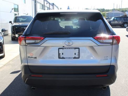 Used 2022 Toyota RAV4 LE AWD/4WD image 27