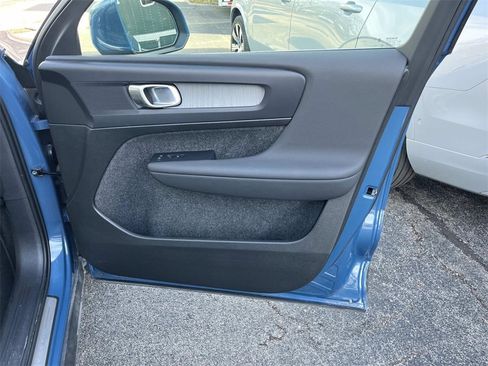 Used 2025 Volvo XC40 B5 Core w/ Climate Package image 22