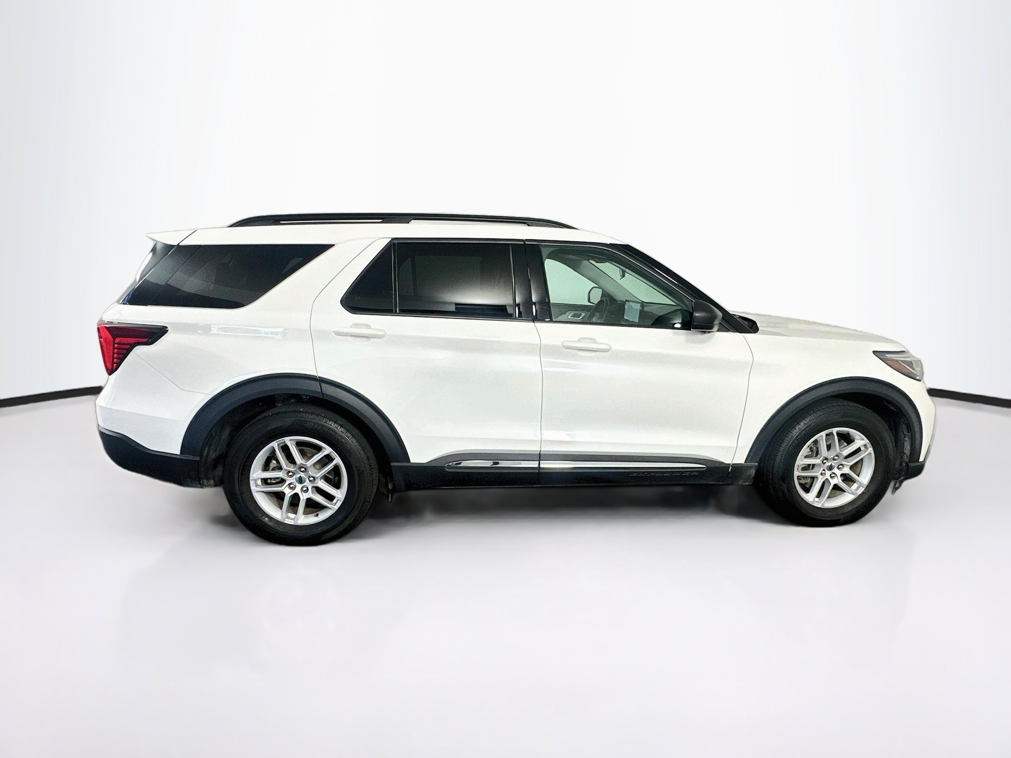 Used 2025 Ford Explorer Active w/ Active Comfort Package RWD image 10