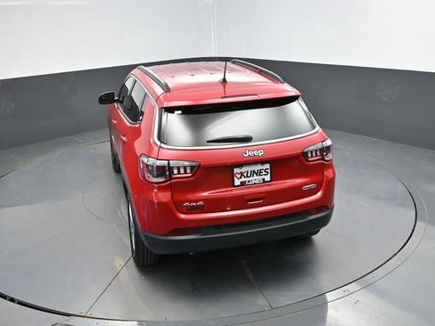 Used 2024 Jeep Compass Latitude AWD/4WD image 28