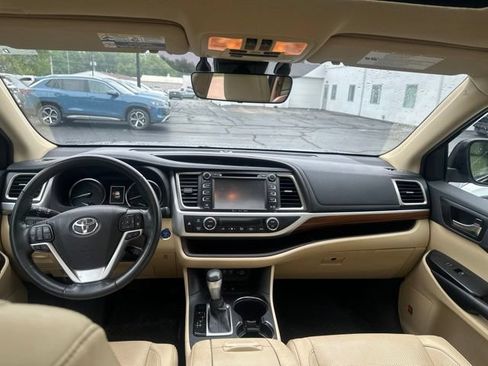 Used 2019 Toyota Highlander Limited Platinum AWD/4WD image 11