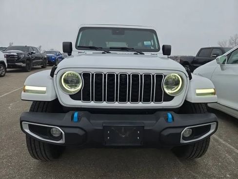 Used 2024 Jeep Wrangler Unlimited Sahara w/ Technology Group AWD/4WD image 5