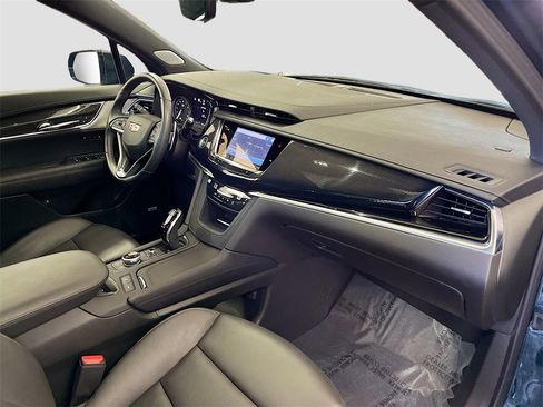 Used 2024 Cadillac XT6 Sport w/ LPO, ONYX Package image 32