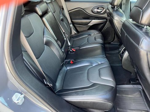 Used 2021 Jeep Cherokee Limited image 18