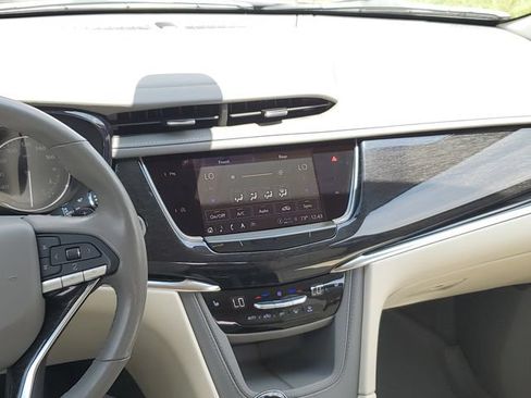 Certified 2022 Cadillac XT6 Premium Luxury AWD/4WD image 27