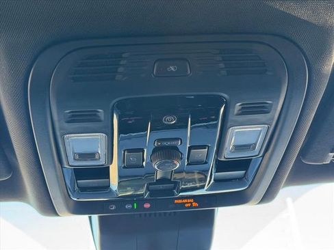 New 2026 Chevrolet Suburban Premier image 17