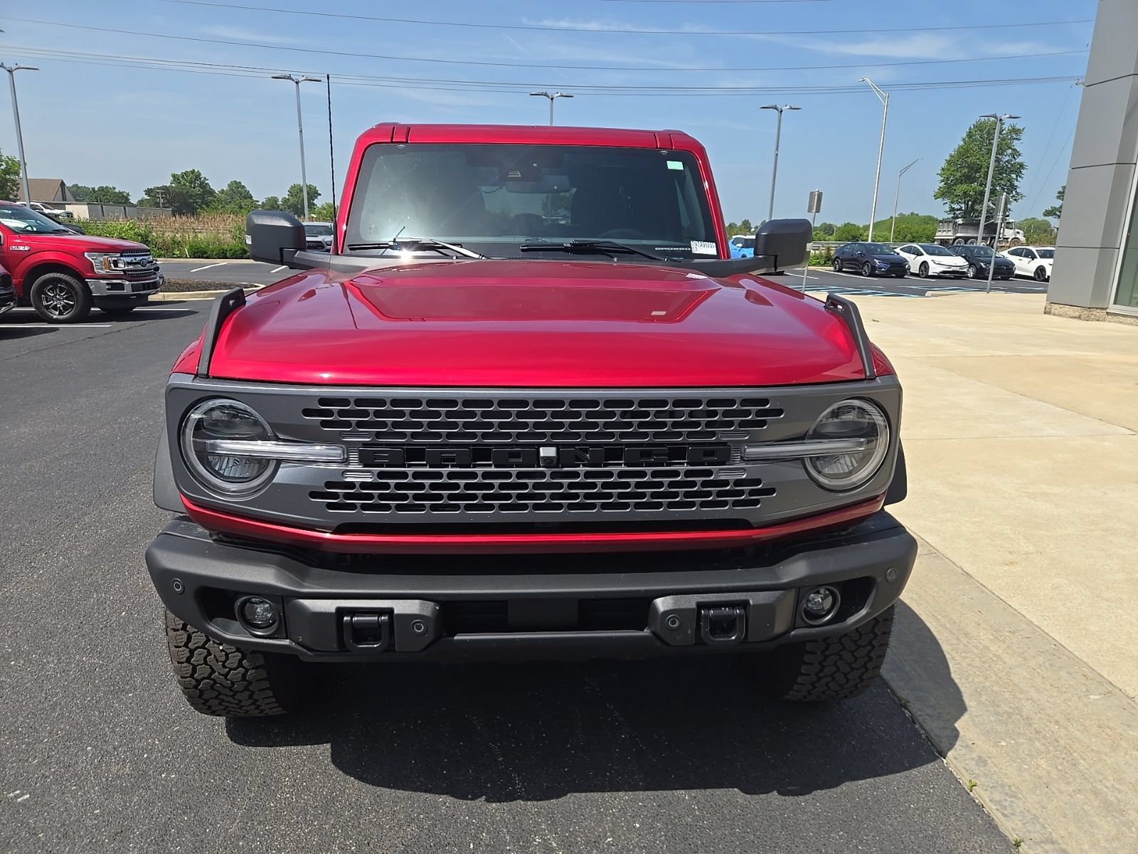 Used 2025 Ford Bronco Badlands AWD/4WD image 3
