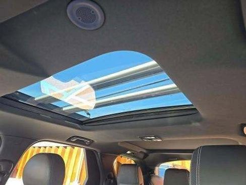 Used 2023 Land Rover Discovery S R-Dynamic image 4