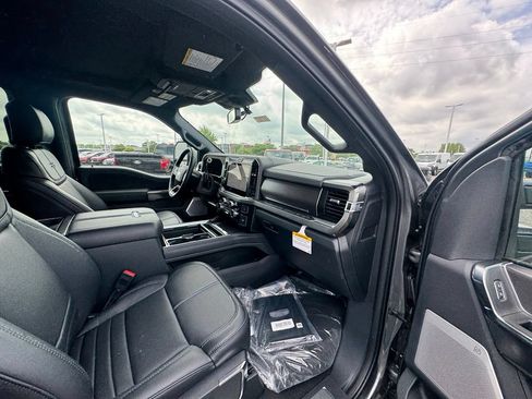 New 2026 Ford F250 Platinum w/ Tremor Off-Road Package AWD/4WD image 18