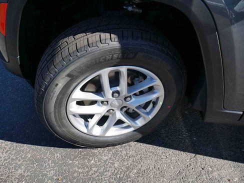 New 2025 Jeep Grand Cherokee Laredo X image 8