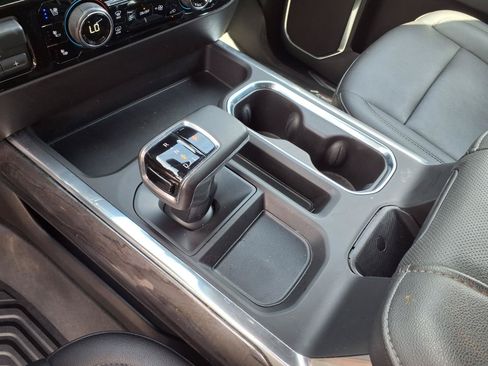 Used 2025 Chevrolet Silverado 1500 LTZ AWD/4WD image 12