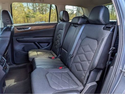 Used 2024 Volkswagen Atlas SE image 15