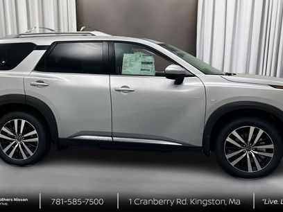 New 2025 Nissan Pathfinder Platinum w/ Cargo Package