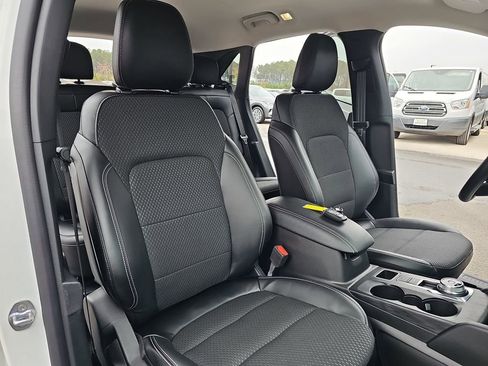 Used 2025 Ford Escape SE image 13