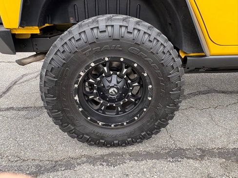 Used 2015 Jeep Wrangler Unlimited Rubicon w/ Connectivity Group image 35