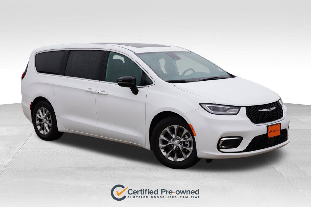 Certified 2026 Chrysler Pacifica Limited FWD image 1