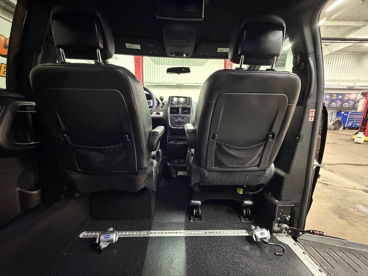 Used 2015 Dodge Grand Caravan R/T FWD image 20