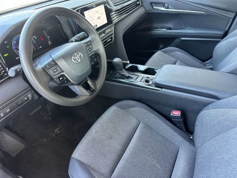 Used 2025 Toyota Camry LE FWD image 9