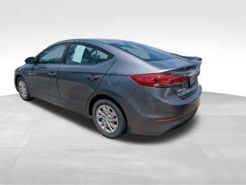 Used 2018 Hyundai Elantra SE FWD image 4