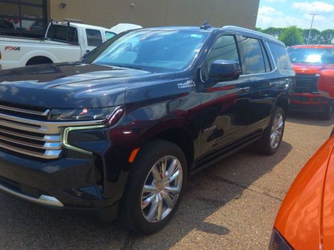Used 2023 Chevrolet Tahoe High Country AWD/4WD image 2