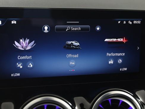 Used 2024 Mercedes-Benz GLA 35 AMG 4MATIC image 40