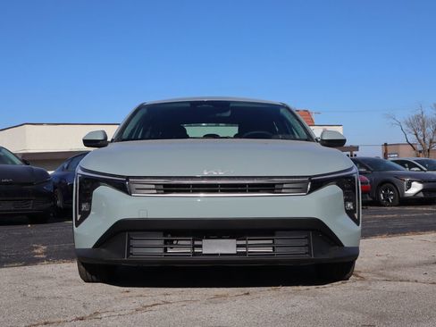 New 2025 Kia K4 LXS image 2