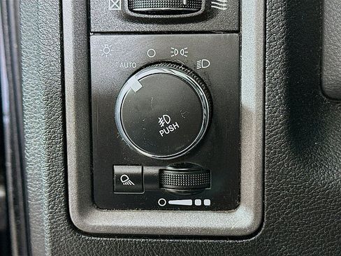 Used 2014 RAM 1500 Express AWD/4WD image 10