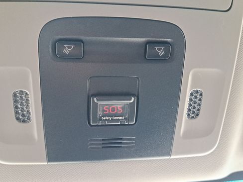 Used 2019 Toyota Camry SE w/ Carpet Mat Package FWD image 25
