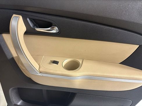 Used 2011 GMC Acadia SLT image 15