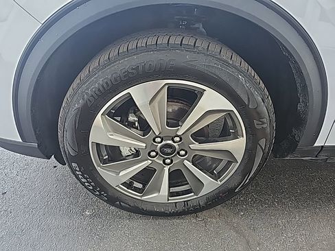 Used 2025 Ford Escape Platinum w/ Premium Technology Package image 8