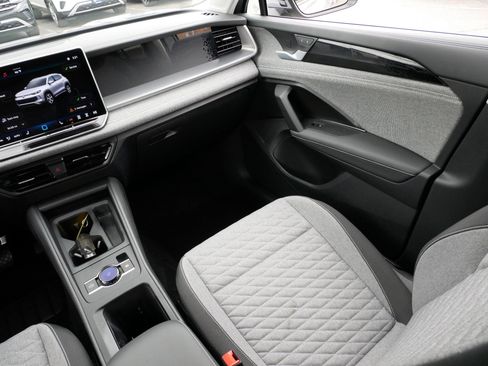 Certified 2025 Volkswagen Tiguan S AWD/4WD image 11