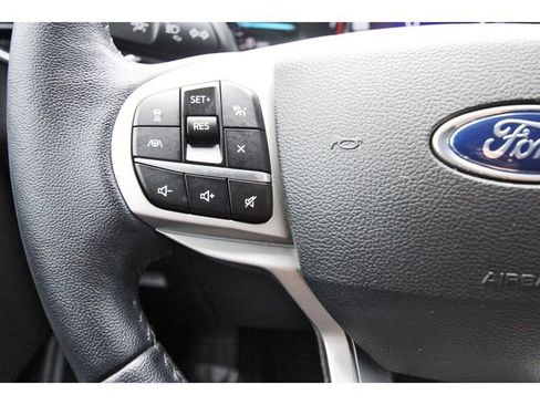 Used 2022 Ford Explorer XLT w/ Equipment Group 202A RWD image 19